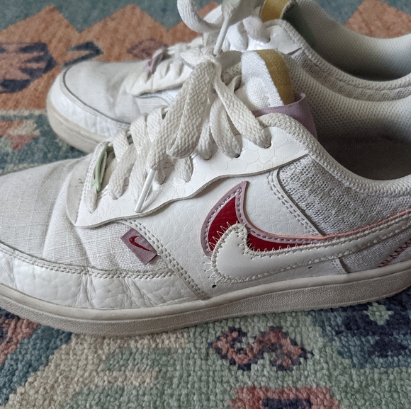 Nike U Complete Me Low Top Shoes - Picture 7 of 9